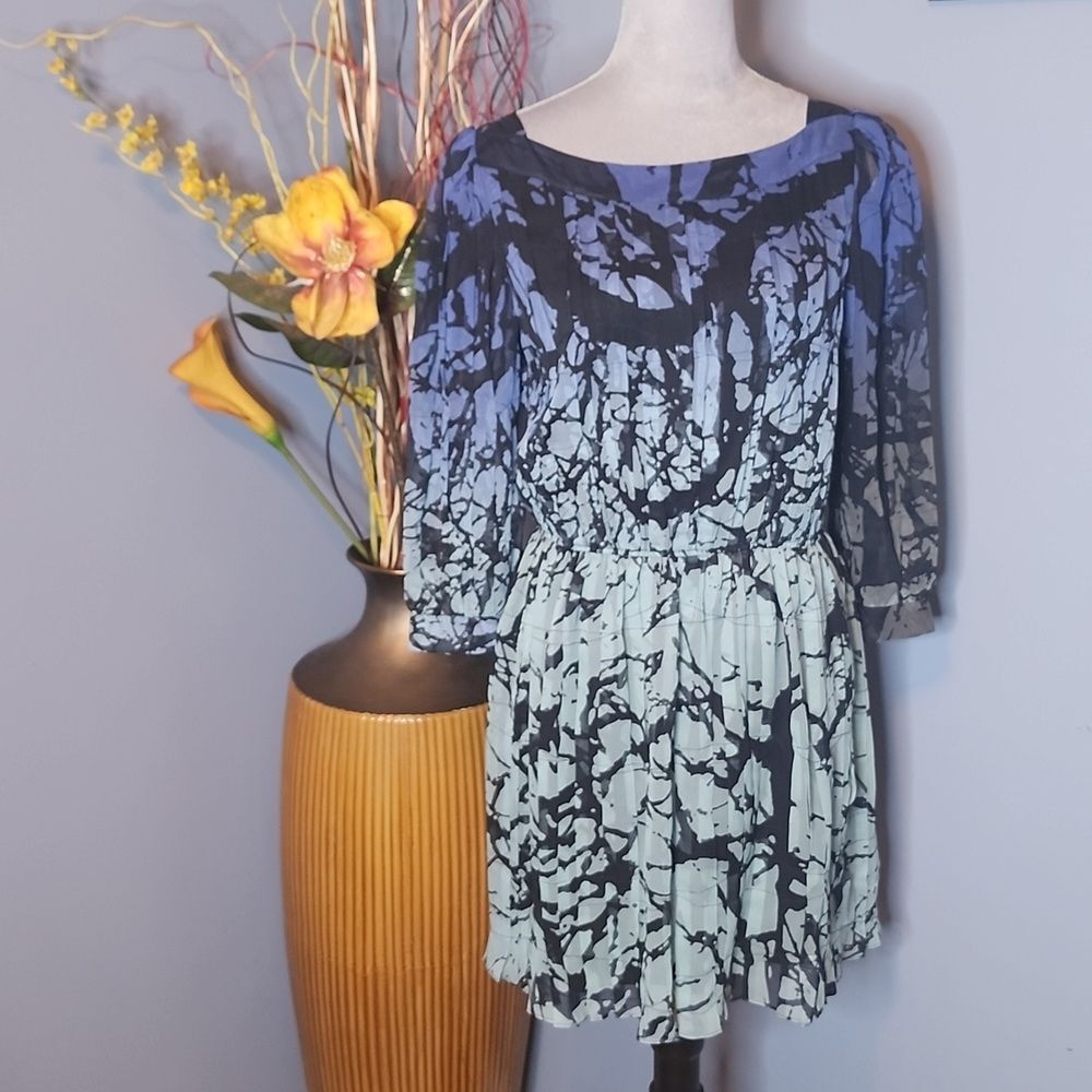 Diane Von Furstenberg Pialla Pleated Dress Size 6 DVF